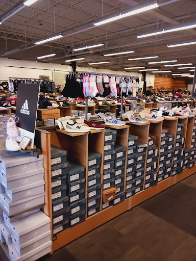 Shoe Store «DSW Designer Shoe Warehouse», reviews and photos, 6971 Grand Ave, Gurnee, IL 60031, USA