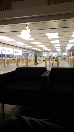 Computer Store «Apple Walt Whitman», reviews and photos, 160 Walt Whitman Rd, Huntington Station, NY 11746, USA