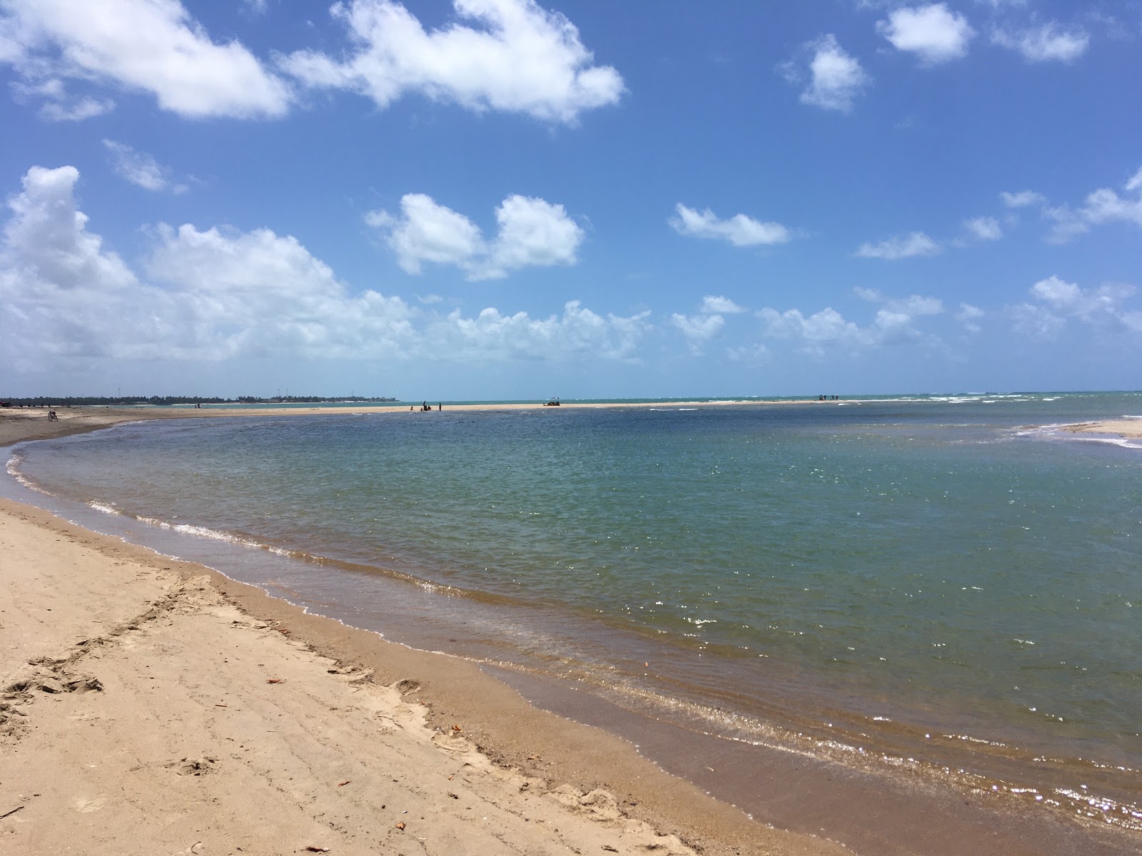 Foto di Praia Boca da Barra con una superficie del sabbia beige