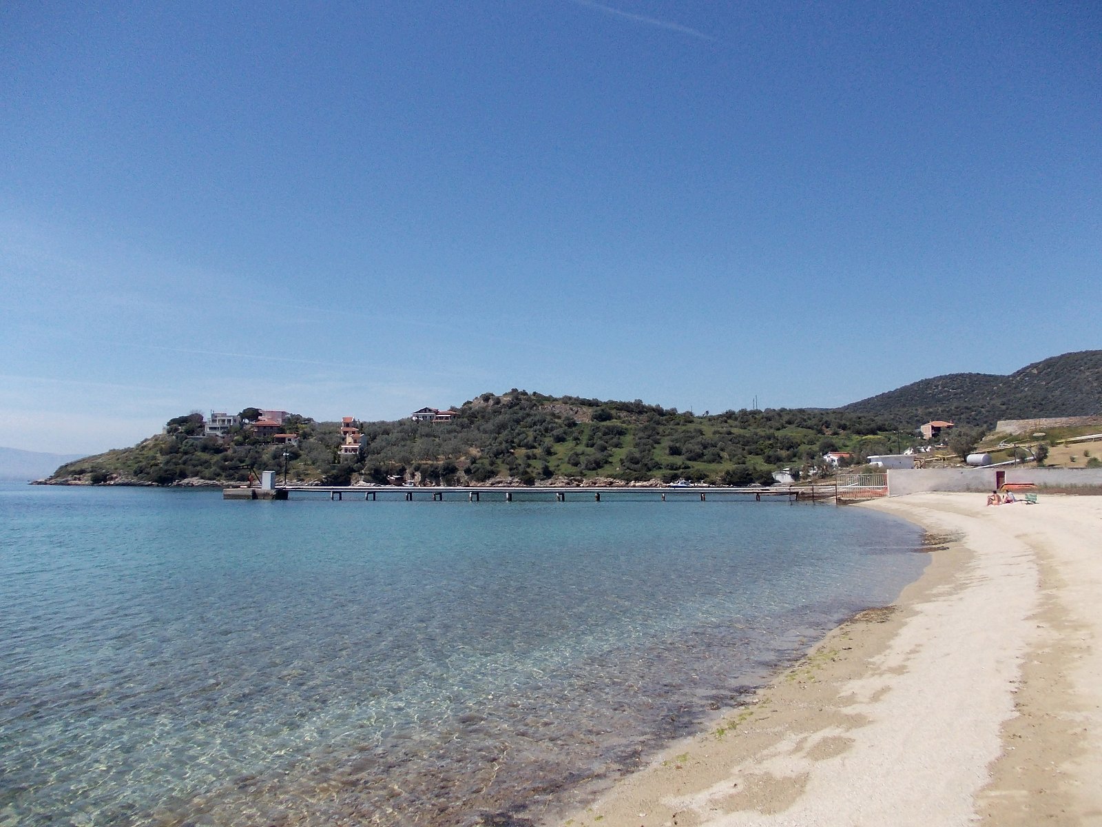 Foto von Ag. Georgios beach mit schwarzer sand & kiesel Oberfläche