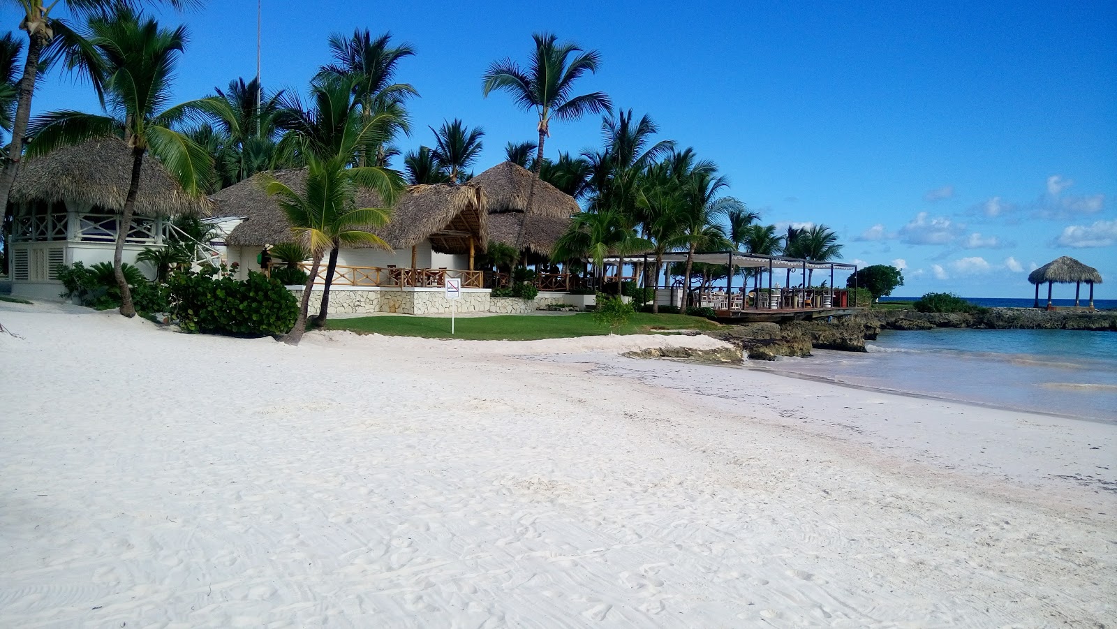 Foto van Caleton Strand met hoog niveau van netheid