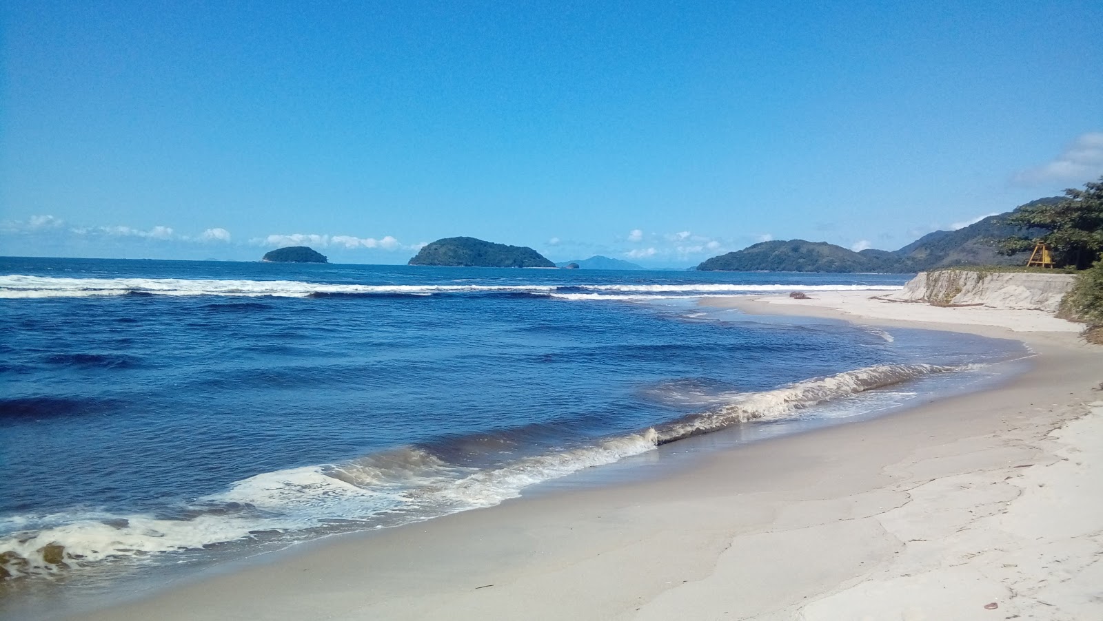 Foto af Praia da Puruba bakket op af klipperne
