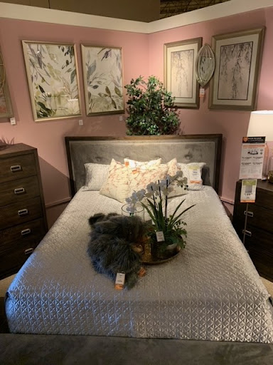 Furniture Store «Ashley HomeStore», reviews and photos, 7502 N Blackstone Ave, Fresno, CA 93720, USA