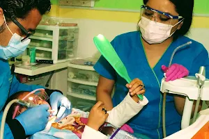 Dents in Dent (Odontología Infantil). image