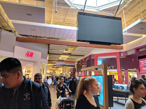 Clothing Store «Hollister Co. Outlet», reviews and photos, 3000 Grapevine Mills Pkwy, Grapevine, TX 76051, USA