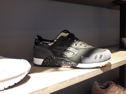 Shoe Store «Shoe Village», reviews and photos, 45-22 162nd St, Flushing, NY 11358, USA