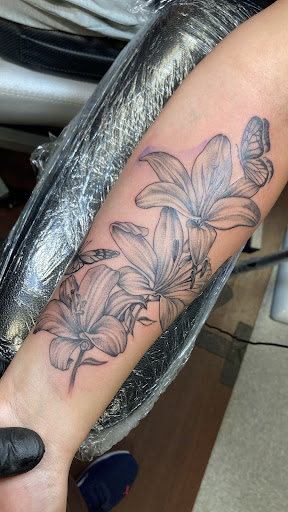 Explore country music tattoos ideas, creative tattoo ideas in Newington, available at 917ink Tattoo
