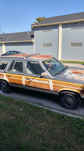 Grocery Store «Olde Towne Grocery», reviews and photos, 128 E Maple St, Jeffersonville, IN 47130, USA