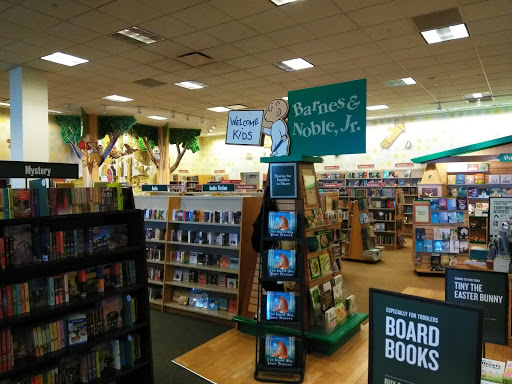 Book Store «Barnes & Noble», reviews and photos, 102 Commons Dr, Geneva, IL 60134, USA