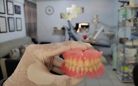 Ahli Gigi (Tukang Gigi) Faif Dental - Terima Panggilan - BERIZIN image