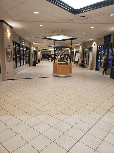 Shopping Mall «Museum Place Mall», reviews and photos, 1 Church St, Salem, MA 01970, USA