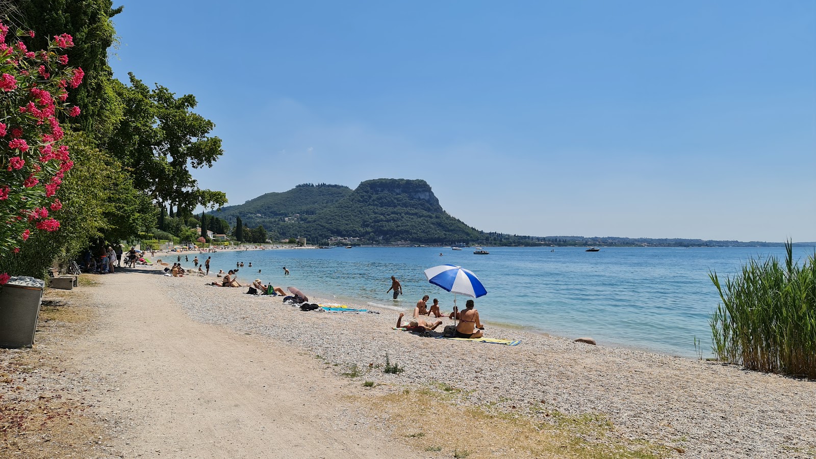 Foto av Spiaggia Corno di Garda med blå rent vatten yta