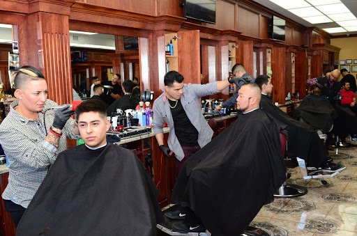 Barber Shop «Famous Fadez Schaumburg», reviews and photos, 853 E Algonquin Rd, Schaumburg, IL 60173, USA