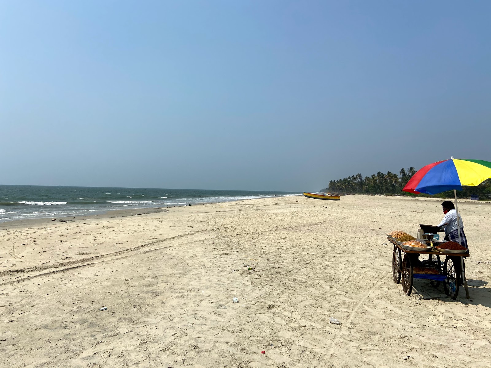 Foto van Andhakaranazhi Beach met helder fijn zand oppervlakte
