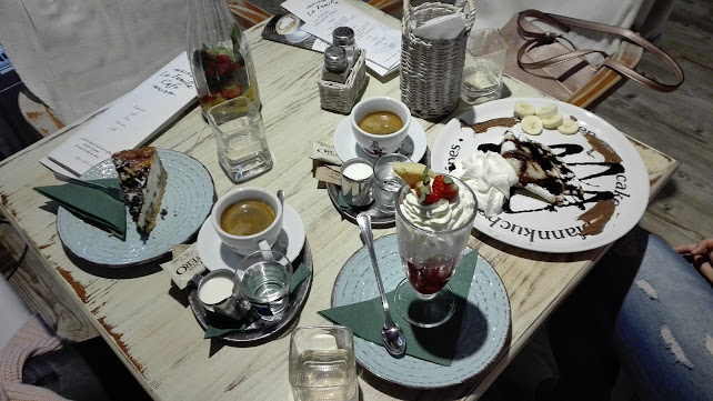 Komentáře a recenze na La Familia Café