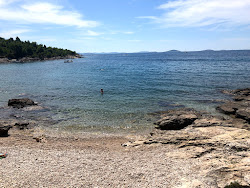 Foto von Julija beach befindet sich in natürlicher umgebung