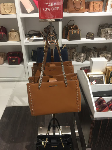 Fashion Accessories Store «Michael Kors», reviews and photos, 80 Premium Outlets Blvd Suite 323, Merrimack, NH 03054, USA