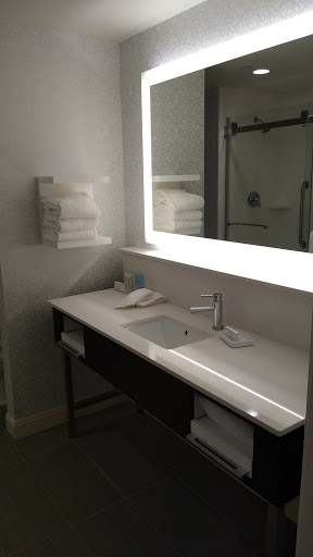 Hampton Inn & Suites Gilroy image