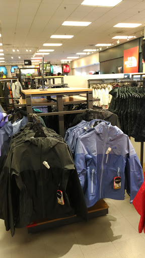 Clothing Store «The North Face Outlet», reviews and photos, 461 Evergreen Ct, Central Valley, NY 10917, USA