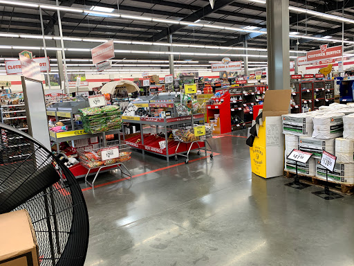 Home Improvement Store «Tractor Supply Co.», reviews and photos, 448 Old Brunerstown Rd, Shelbyville, KY 40065, USA