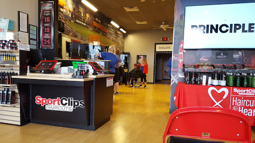 Hair Salon «Sport Clips Haircuts of Wanamaker Crossing», reviews and photos, 1227 SW Wanamaker Rd #200, Topeka, KS 66604, USA