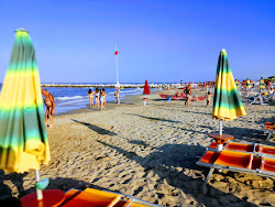 Foto von Spiaggia di Villa Rosa mit geräumiger strand