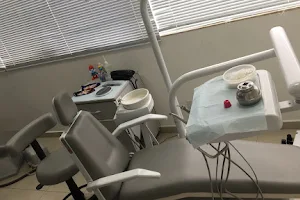 AUBE Odontologia | Clínica Odontológica em Cuiabá | Ortodondia | Implantes dentários | Próteses dentárias | Odontopediatria image