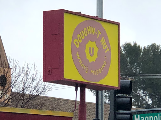 Donut Shop «Donut Hut», reviews and photos, 2025 W Magnolia Blvd, Burbank, CA 91506, USA