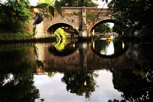 Pub and Paddle image