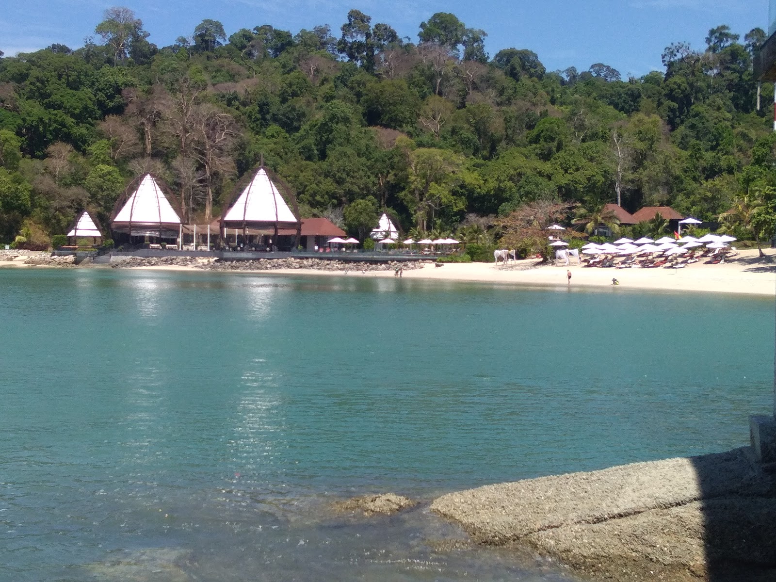 Foto av Langkawi natural Beach och bosättningen