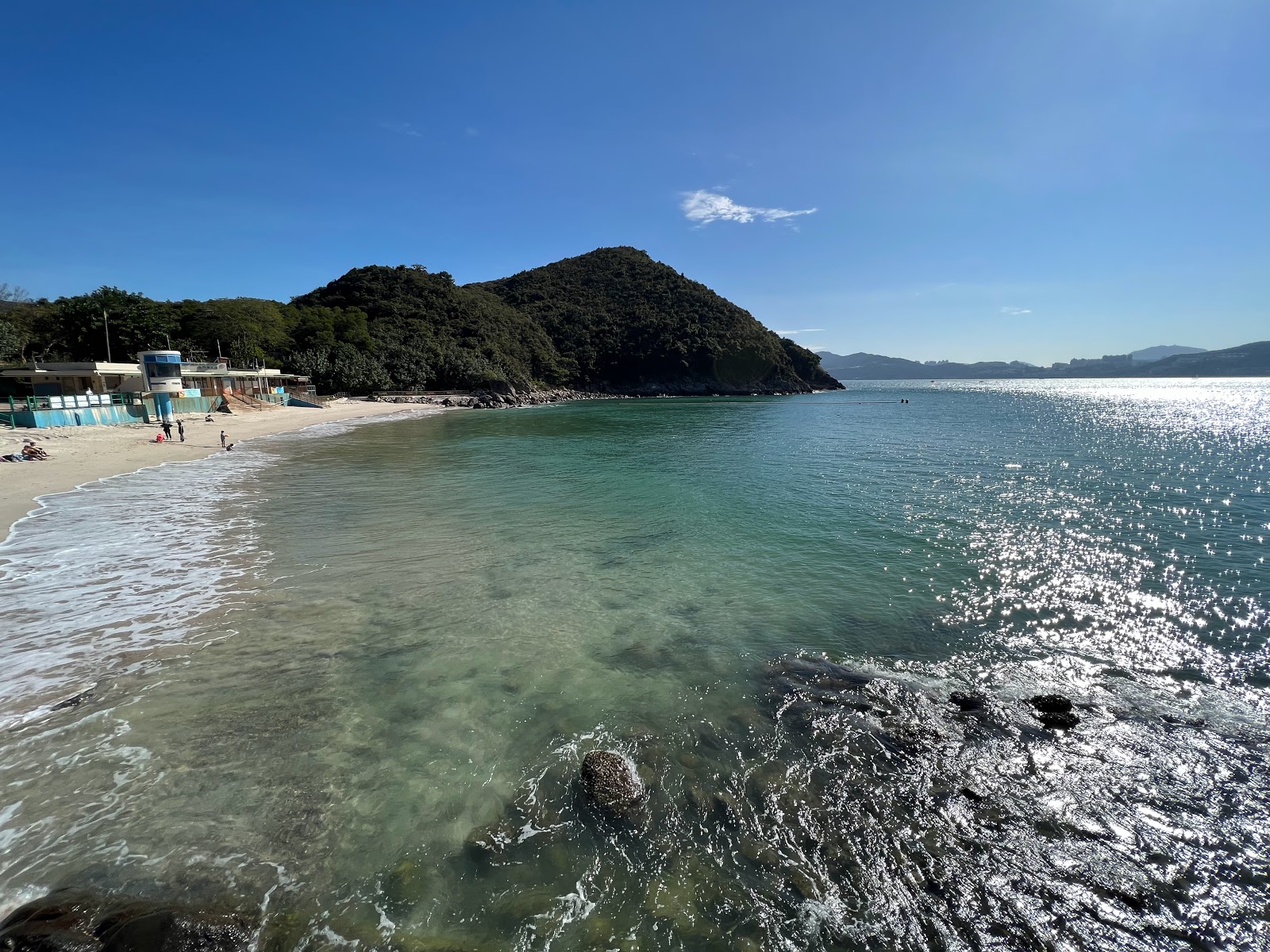Foto van Kiu Tsui Beach gelegen in een natuurlijk gebied