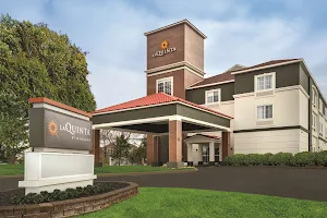 La Quinta Inn & Suites by Wyndham Latham Albany Airport image