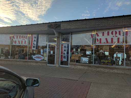 7th Avenue Antique Mall, 2563 7th Ave E, North St Paul, MN 55109, USA, 
