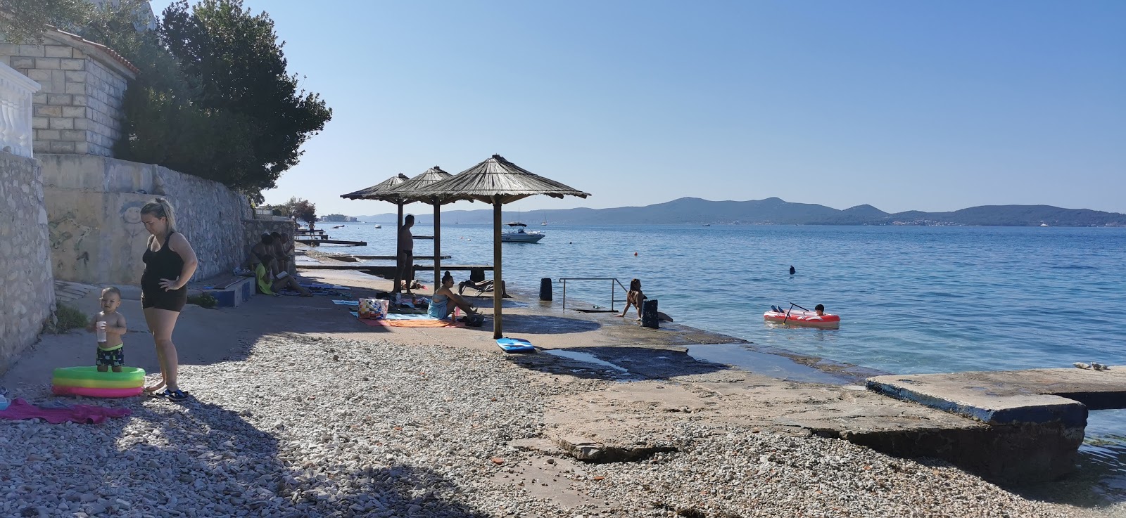 Mikulandra beach'in fotoğrafı çok temiz temizlik seviyesi ile
