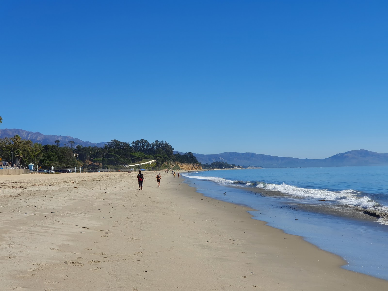 Fotografie cu Santa Barbara Beach cu nivelul de curățenie înalt