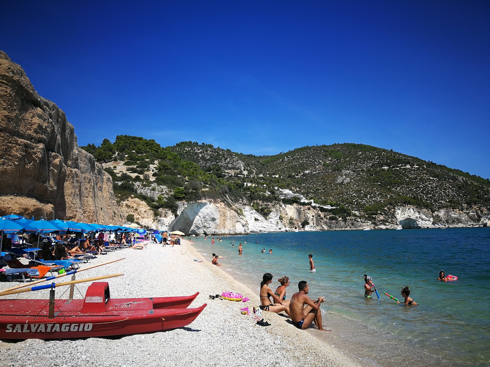 Foto van Spiaggia di Mattinatella en de nederzetting