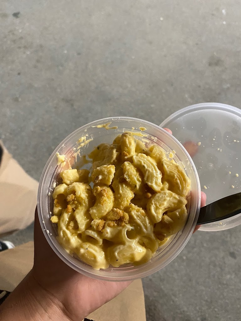 Lottie's (Food Truck) 77004