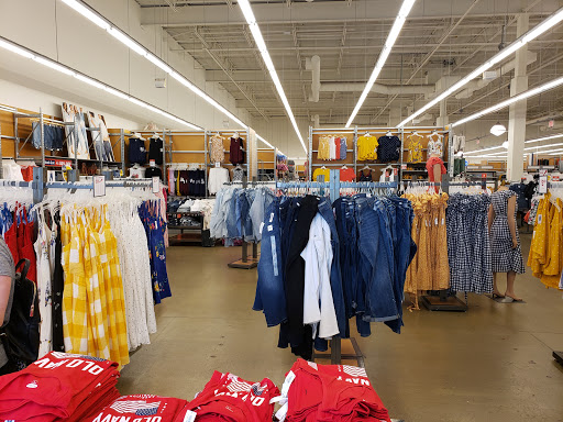 Clothing Store «Old Navy», reviews and photos, 100 Independence Way, Danvers, MA 01923, USA