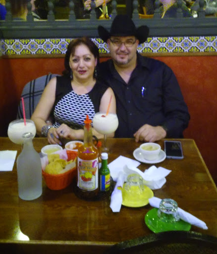 Shopping Mall «Meadowdale Shopping Center», reviews and photos, 100 W Mall Dr, Carpentersville, IL 60110, USA