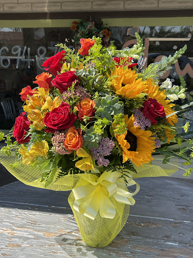 Florist «Country Cousins Flower shop», reviews and photos, 841 E Whittier Blvd, La Habra, CA 90631, USA