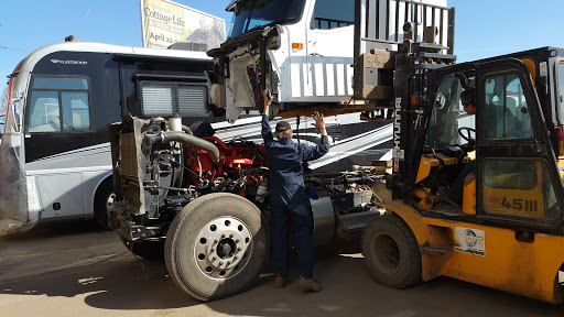 Réparation de camion Big Rig à Edmonton (AB) | AutoDir