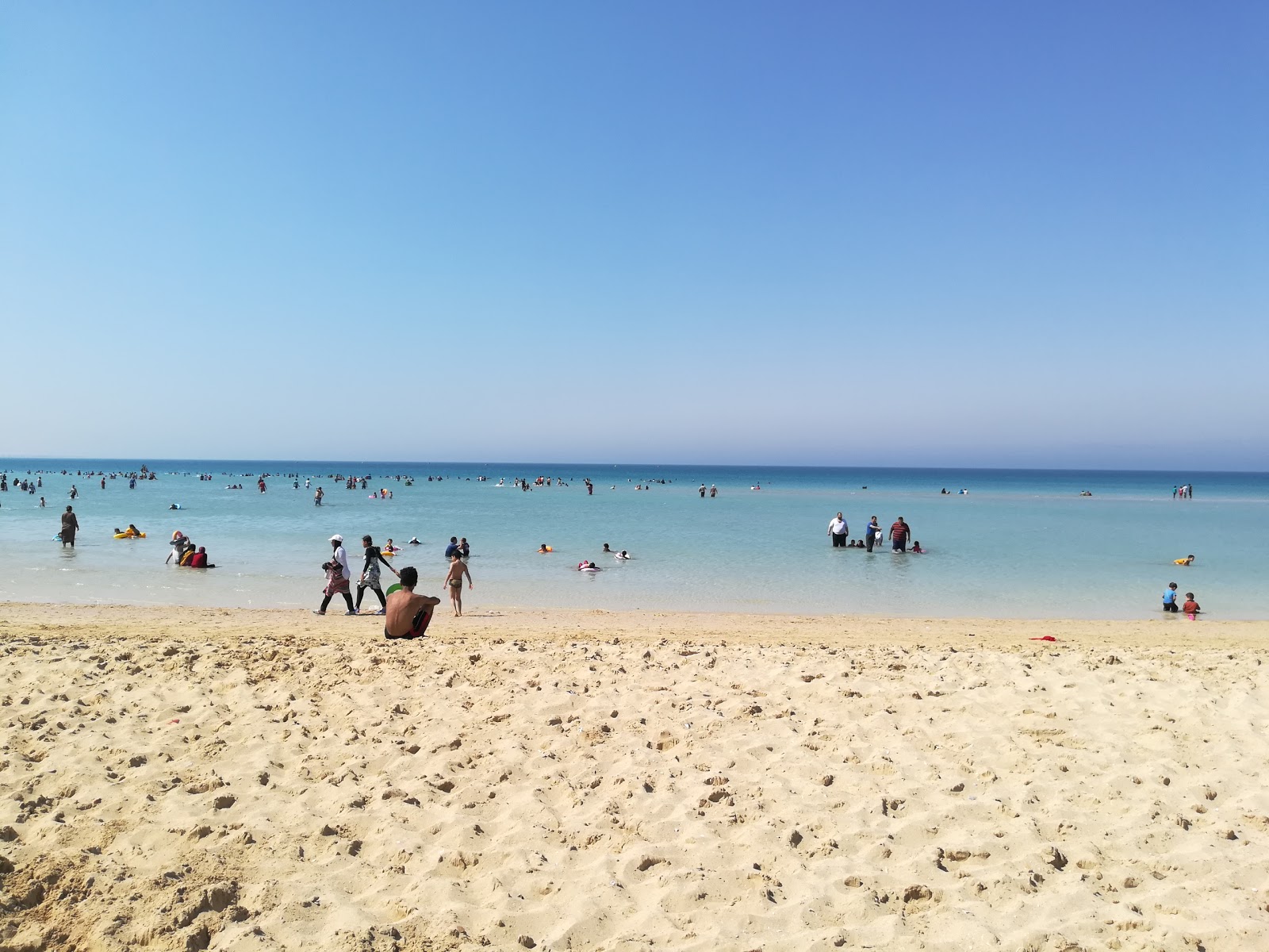 Fotografija Pearl Sidr Beach z turkizna voda površino