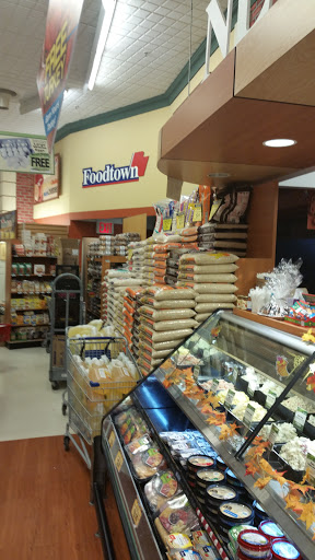 Grocery Store «Foodtown of Bainbridge», reviews and photos, 283 E 204th St, Bronx, NY 10467, USA