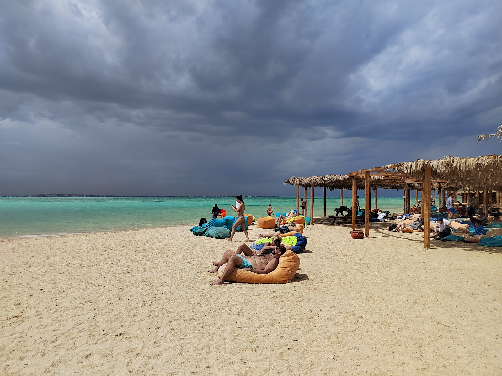 Foto van Orange Bay met beige zand oppervlakte