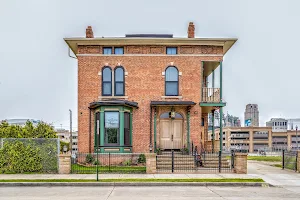 The Cochrane House Luxury Historic Inn Detroit image