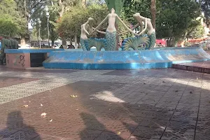 Plaza de las Sirenas image