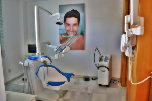 Clinica Dental Amigo en Estepona - Av. Marqués del Duero, 82, 29670 Marbella, Málaga