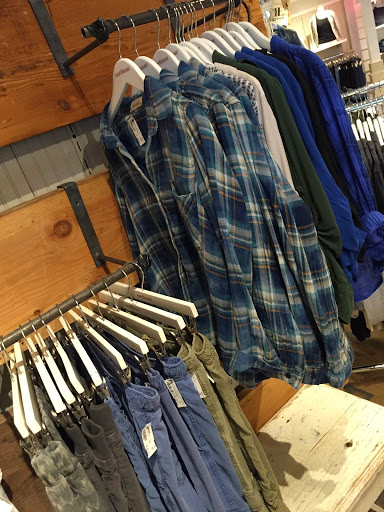 Clothing Store «E Street Denim Co Inc», reviews and photos, 1876 1st St, Highland Park, IL 60035, USA