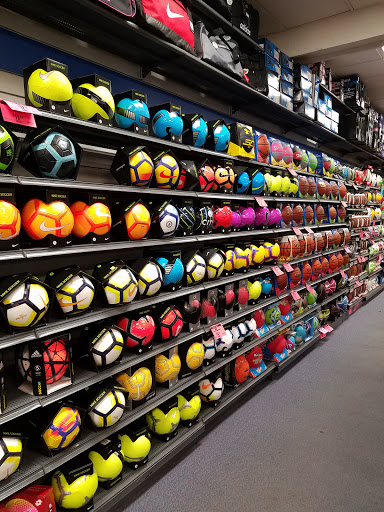 Sporting Goods Store «Big 5 Sporting Goods - Factoria», reviews and photos, 4055 Factoria Blvd SE, Bellevue, WA 98006, USA
