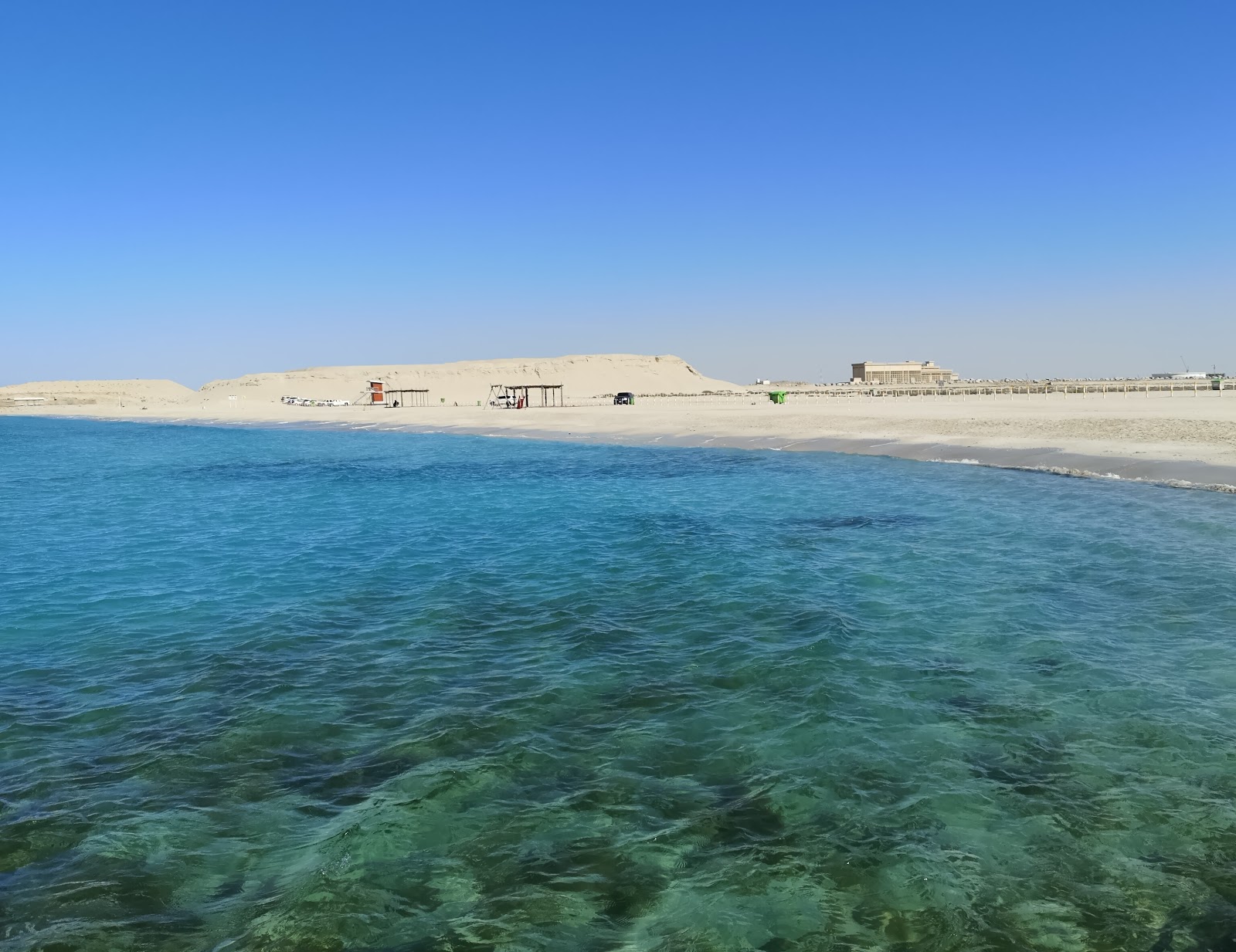 Foto de Al Hamriya beach II com baía espaçosa